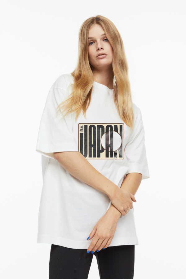 Women's Japan Oversized T-Shirt - Show Your Love for Japan in Style