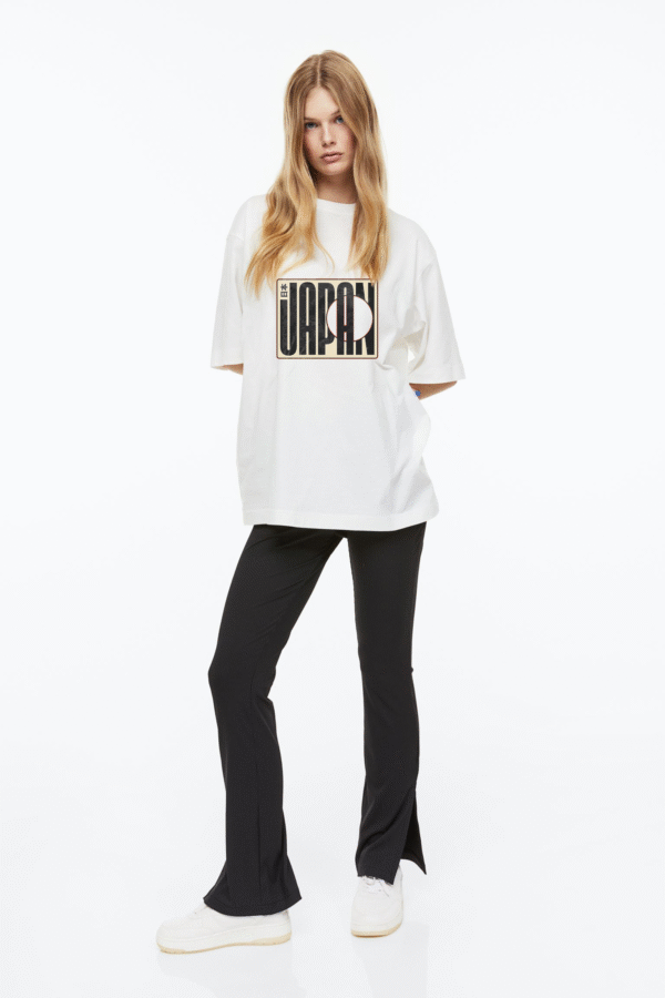 Women's Japan Oversized T-Shirt - Show Your Love for Japan in Style